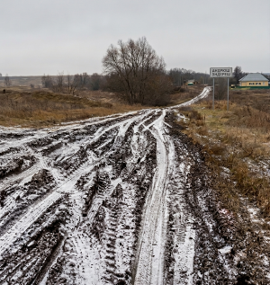 «Нәсим үлгәч, ярырга прицепка салып алып бардылар» - Әндереш авылы халкы юлсыз интегә