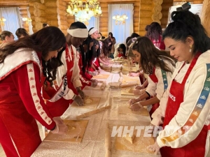 Халыкара матурлык бәйгесенең икенче көне: БРИКС илләре сылулар өчпочмак пешерде