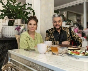 «Елап та алды» - Гүзәл Уразова Филипп Киркоров белән «чәй эчкән»