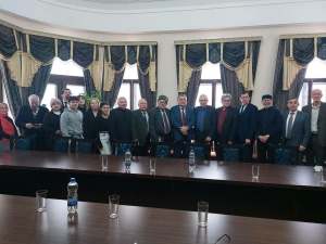 Язучылар союзында түгәрәк өстәл: «Чокрый иҗатын аударырга кирәк... хәзерге татар теленә»