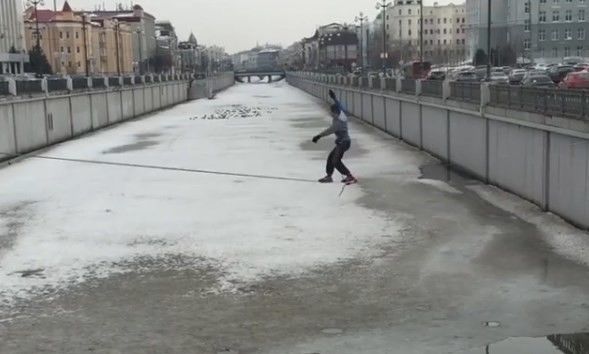 Казанда Болак аша канаттан чыгып баручы кешене видеога төшергәннәр