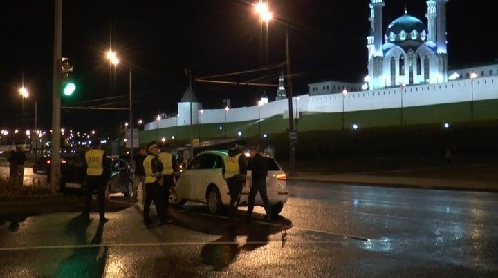Пассажирлар утырган таксига Казан уртасында иномарка килеп бәрелгән