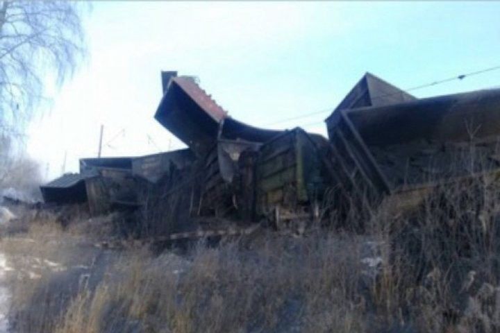 Иркутск өлкәсендә 30 вагон рельстан чыккан - видео