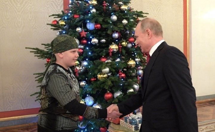 Хыялын тормышка Путин ашырган ун яшьлек малай яман шештән үлгән