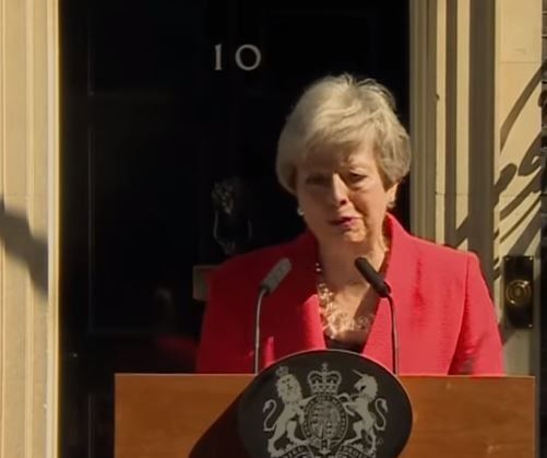 Британия премьер-министры Тереза Мэй вазифасыннан китүе турында әйткәндә елап җибәргән - видео