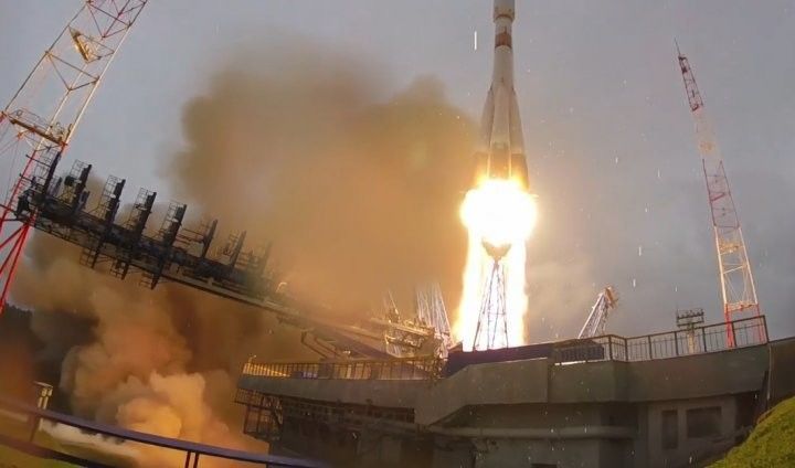 Плесецк космодромыннан очып киткән ракетаны яшен суккан - видео