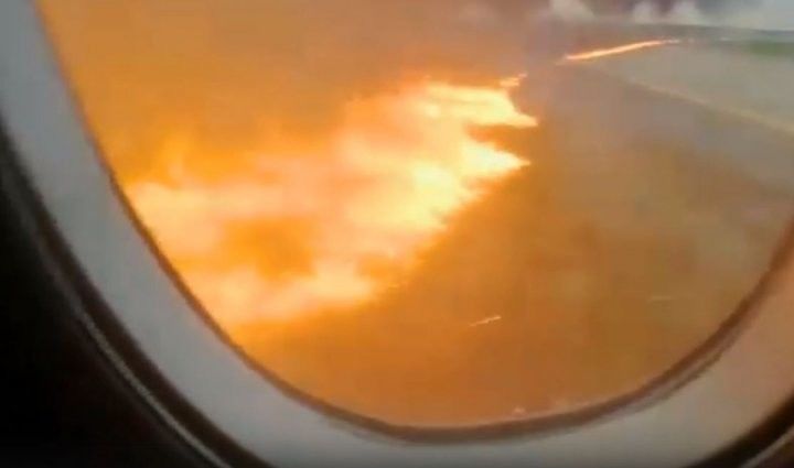 Шереметьево аэропортына төшеп утырганда ут капкан самолетның пассажиры төшергән кадрлар - видео