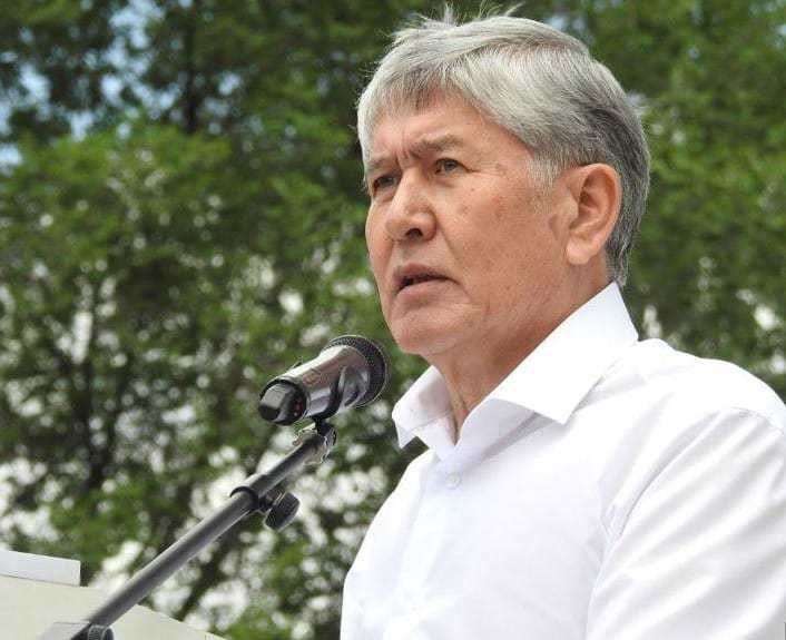 Кыргызстанның элекке президенты Атамбаевны кагылгысызлыктан мәхрүм иттеләр