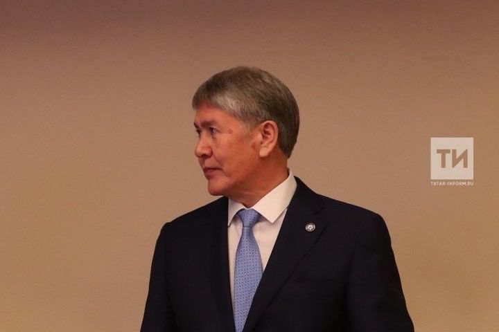 Кыргызстанның элеккеге президенты Алмазбек Атамбаев: кичә генә илбашы иде, бүген - тоткынлыкта