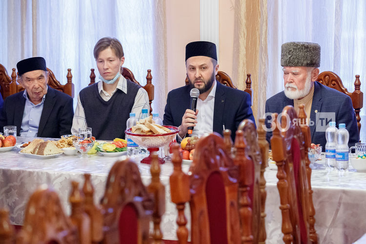 «Рухи гонорар бирде ул безгә» — Казанда Рәшит Әхмәтов хөрмәтенә Коръән ашы узды