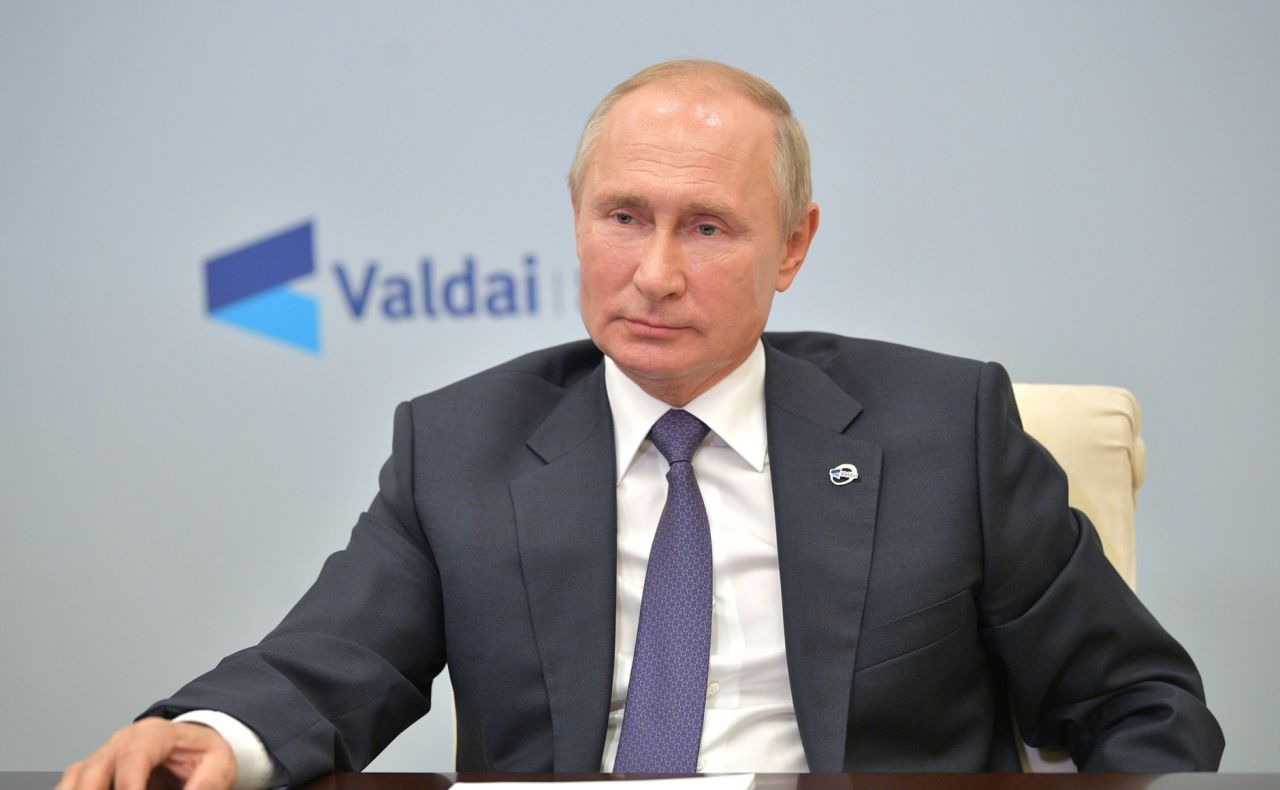 Путин Россия президентына гомерлек сенатор статусы бирү тәкъдиме белән чыкты