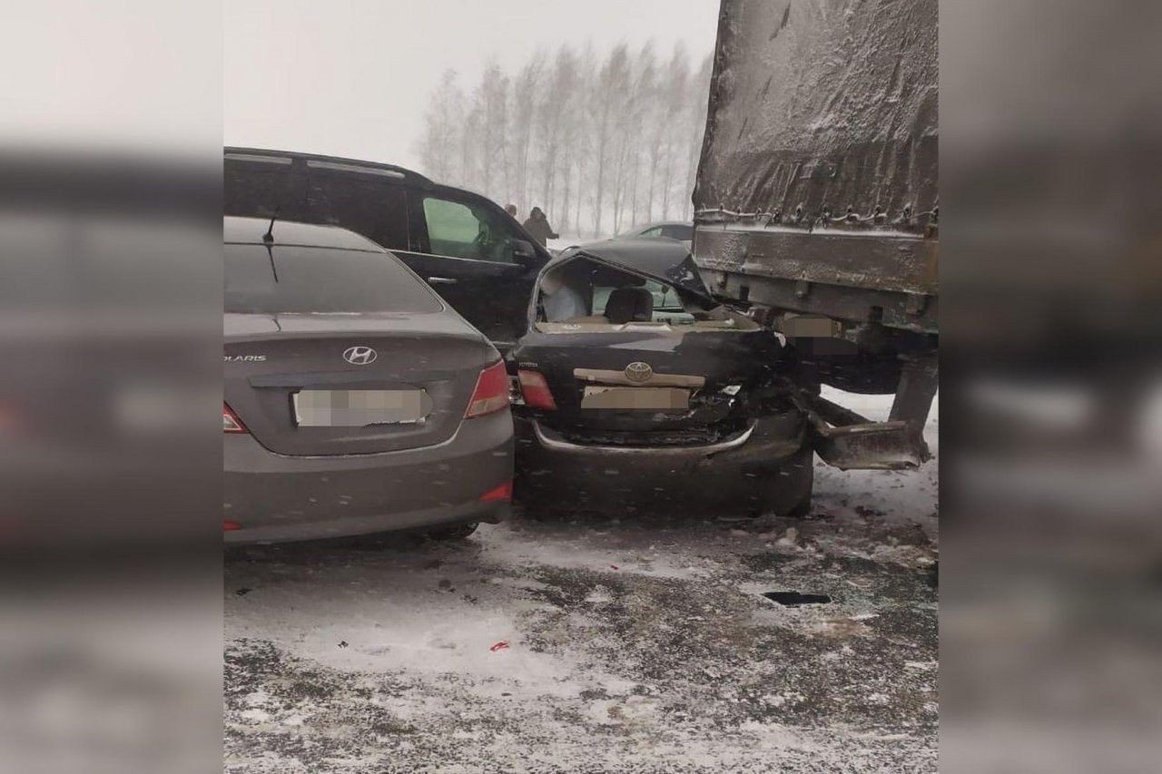 Башкортстанда тугыз машина берьюлы бәрелешкән — видео