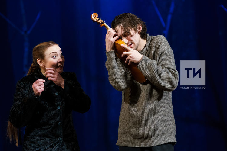 Тинчурин театрында премьера: назга сусаган хатынның бәрәңге базында скрипач яши