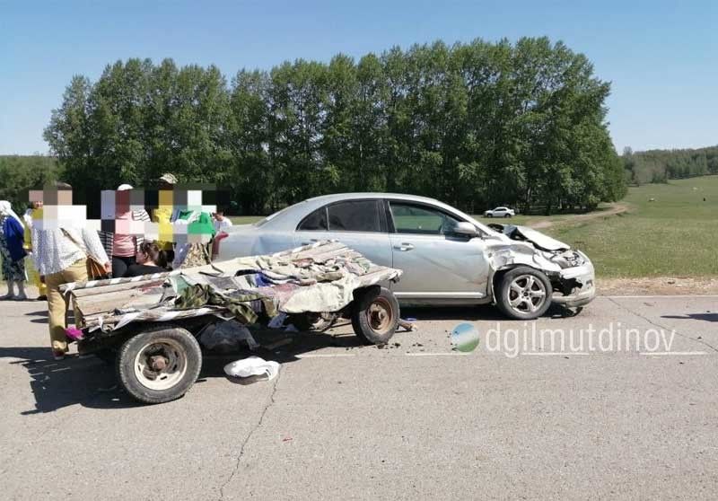 Җырлап Сабан туена баручыларны машина бәрдереп киткән - видео