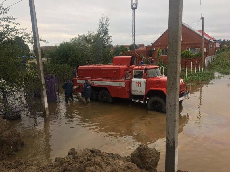 Краснодар краен су баса: Туристлар аэропортка кадәр җәяү барган