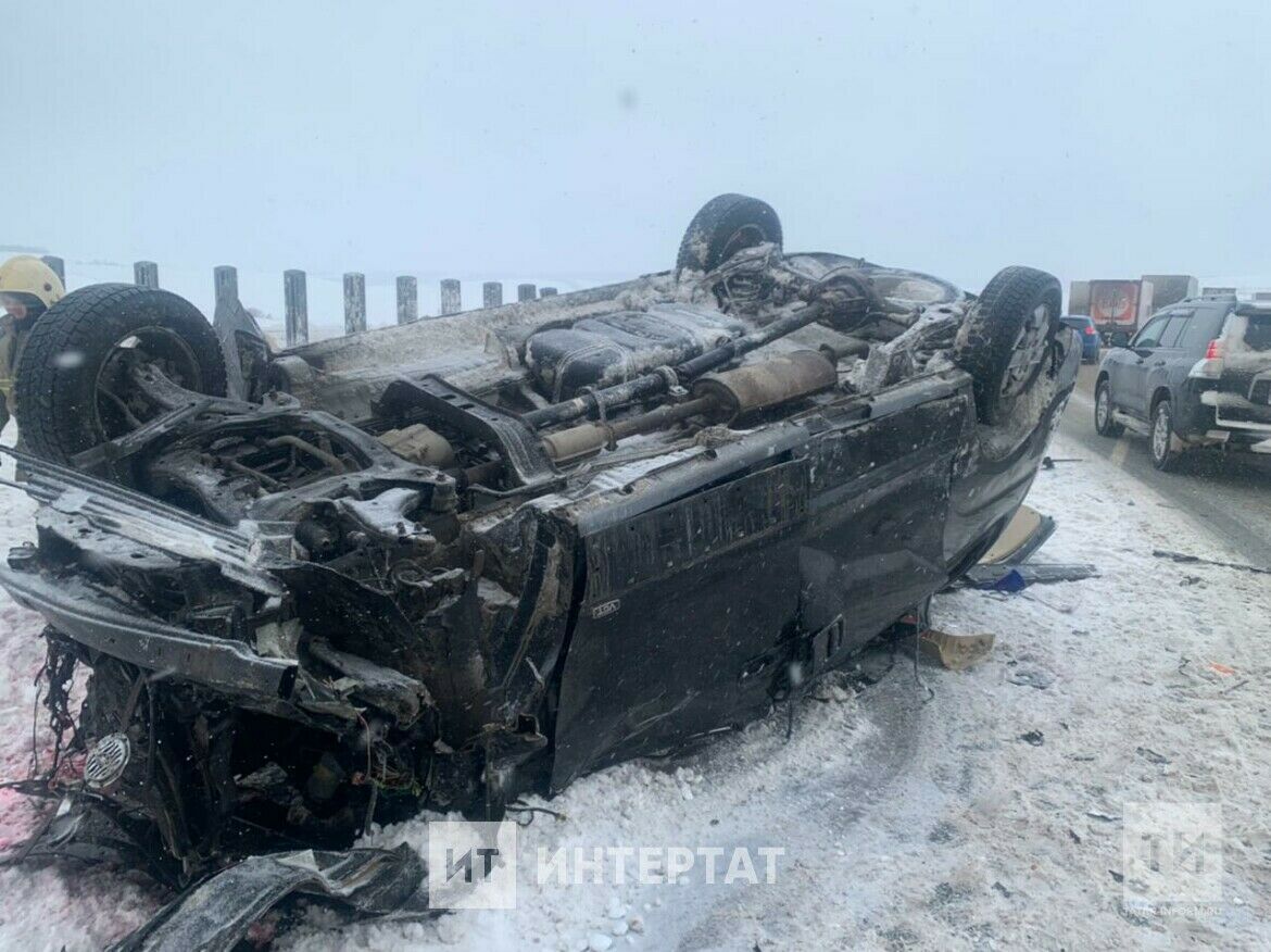 Мамадыш районында йөк ташый торган кранга бәрелгән машина пассажирлары үлгән