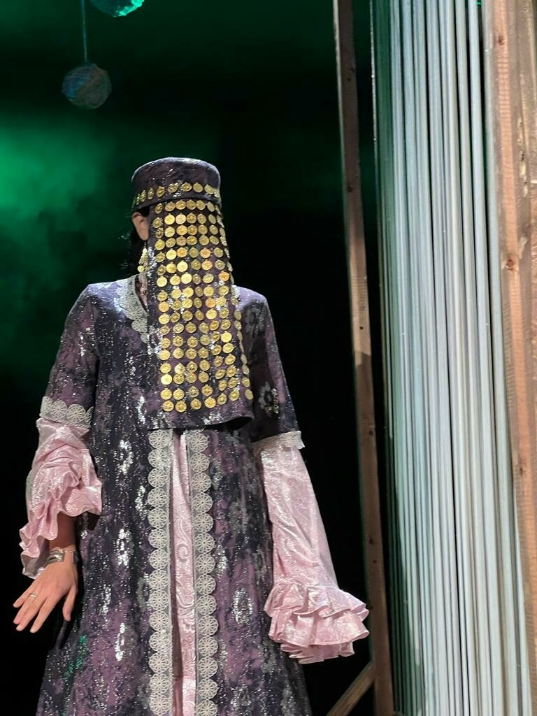 «Өлүф», яки Акча барына да хуҗа: Минзәлә театры беренче татар детективын сәхнәләштерде