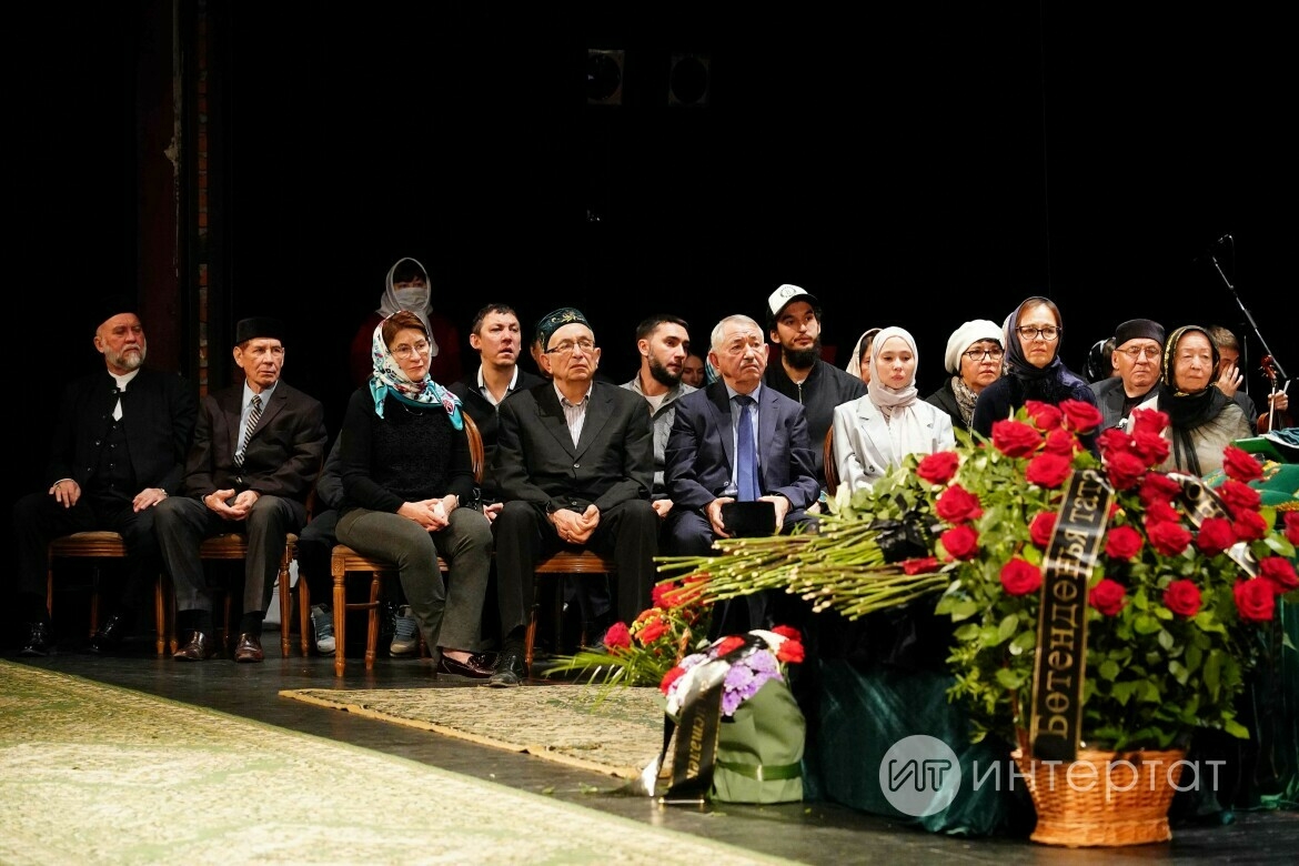 «Таулар китеп бара» – Татар халкы Разил Вәлиевне соңгы юлга озатты