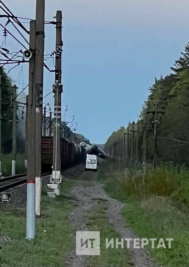 Брянск өлкәсендә кабат тимер юлны шартлатып, вагоннарны аударганнар