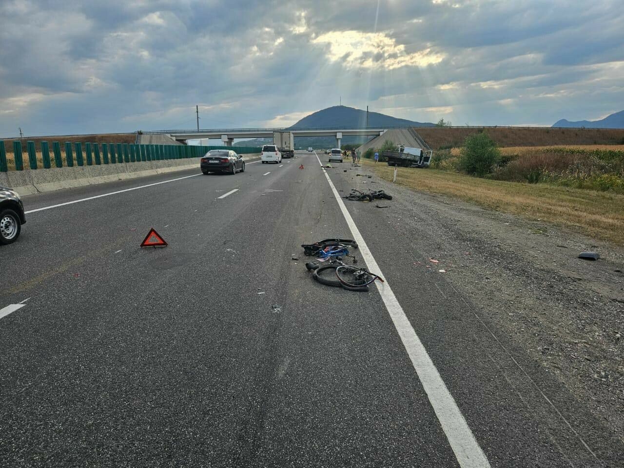 Велосипедта баручы балаларны йөк машинасы таптаган, барысы да һәлак булган