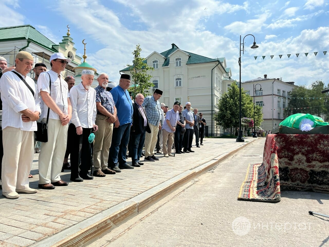 «Милләт каршында аның йөзе ак»: Татар җәмәгатьчелеге Әхтәм Зариповны соңгы юлга озатты