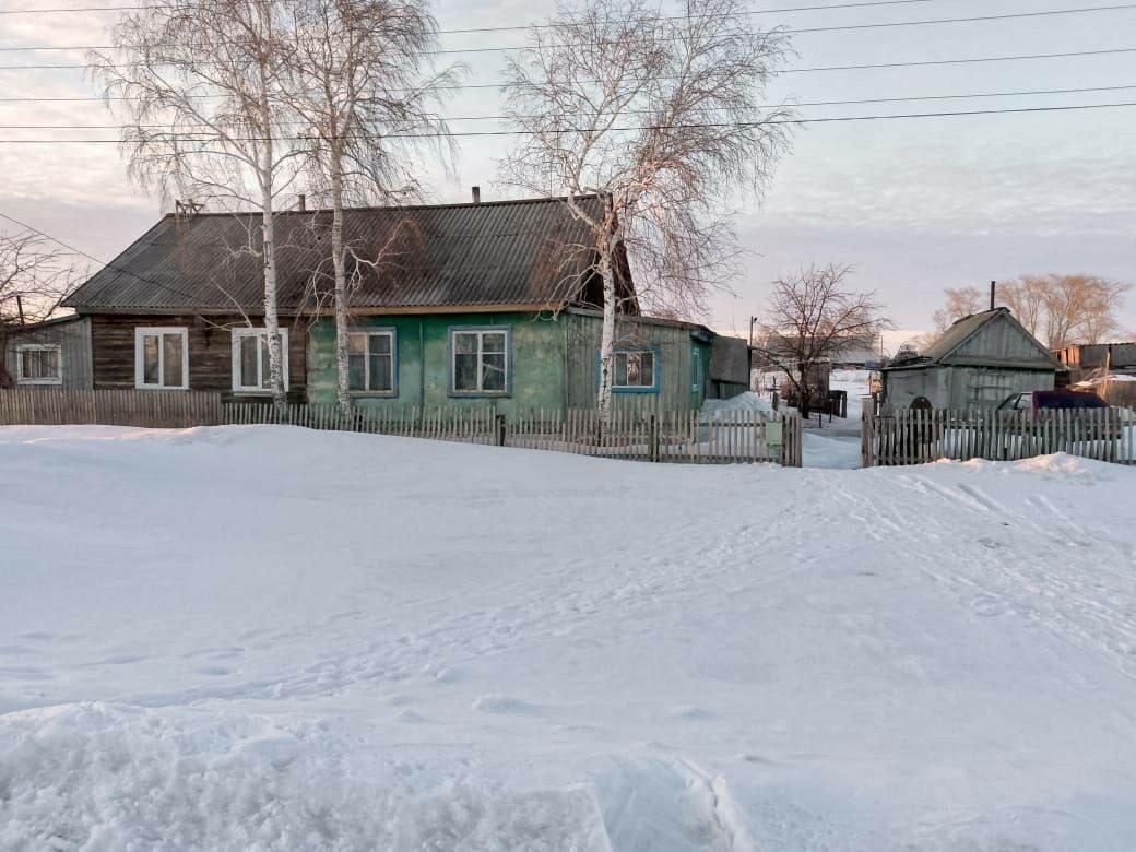 «Авыл халкы улларын яклый». Яшь егет әнисен чылбыр белән мичкә бәйләп куйган