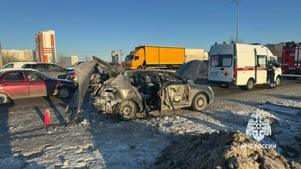 Чаллыда юлдан барган килеш машинага ут капкан