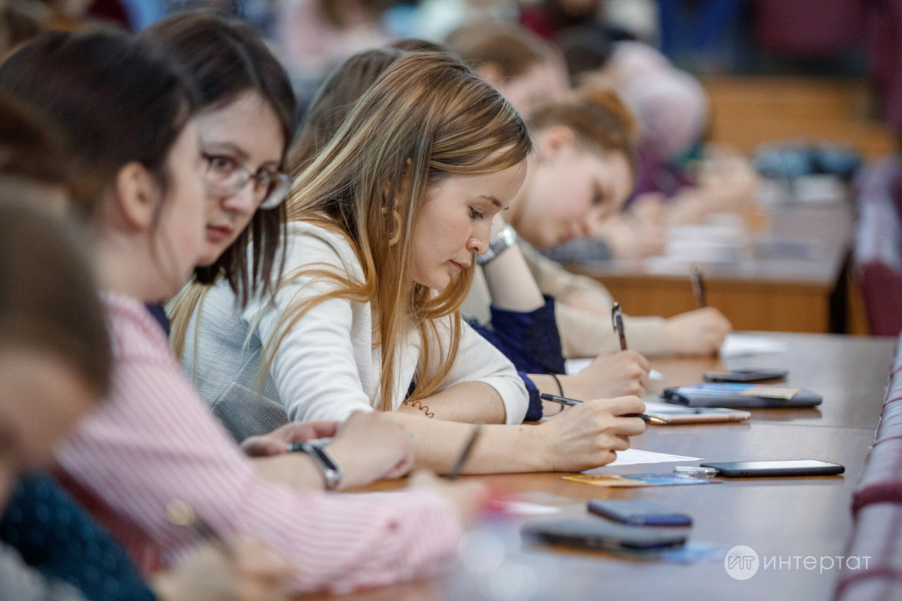 Студент кызлар бала тапсын өчен акчаны күбрәк бирергә җыеналар