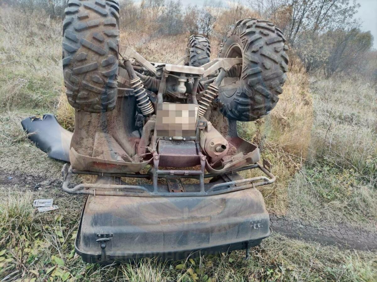 Баулыда фаҗига: 9 яшьлек малай идарә иткән квадроцикл каплангач, 7 яшьлек энесе үлгән