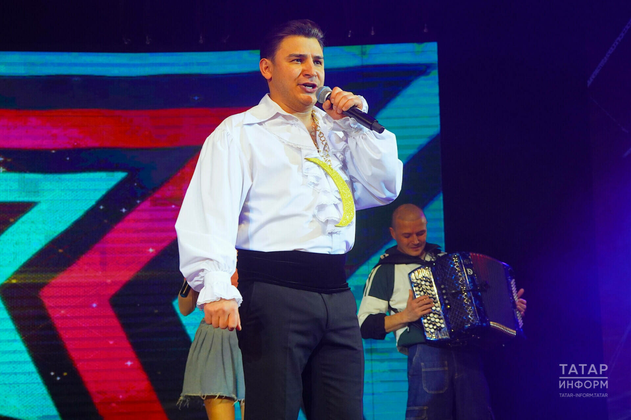 Данир Сабировның «Кирәк әни» җырына клипта гаиләсе һәм якыннары катнаша