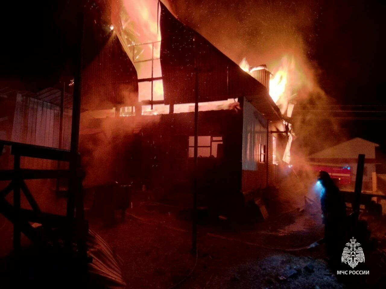 Күрше төбәктә 16 яшьлек үсмер гаиләсен янгыннан коткарган