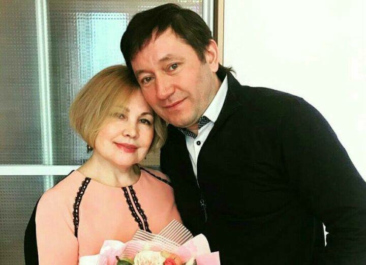 «Әлеге җыр бөтен җирдә яңгырарга тиеш!» – Айдар Галимов тормыш иптәше белән дуэт яздырган