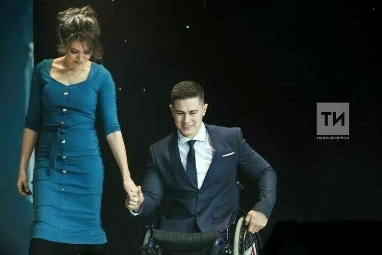 Рөстәм Нәбиев хатынының әнисе белән әтисен Мисырда ял иттергән