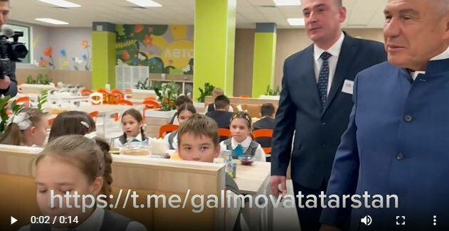 Рөстәм Миңнеханов яңа лицейда булды: «Баланы иртән ашату өчен лайфхак кирәк булса»