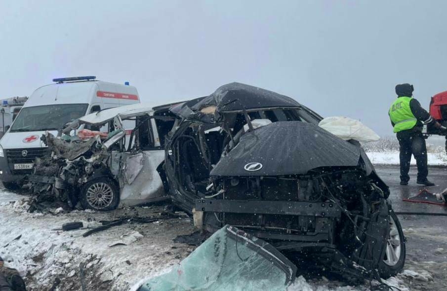 «Җәйге шина белән булган». Юл һәлакәтендә алты кеше үлгән, дүрт кеше имгәнгән