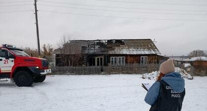 «Үзе чыга алмаган»: 12 яшьлек кыз энеләре белән сеңлесен янгыннан коткарганда үлгән