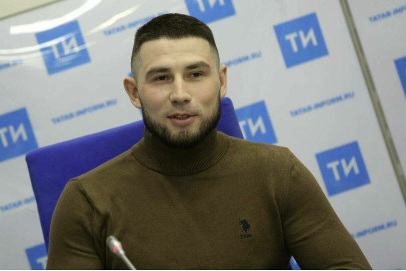 Ренас Кәлимуллин: «Ак Барс» хоккейчысы Артем Лукоянов көрәшкәндә хөкемдар булдым