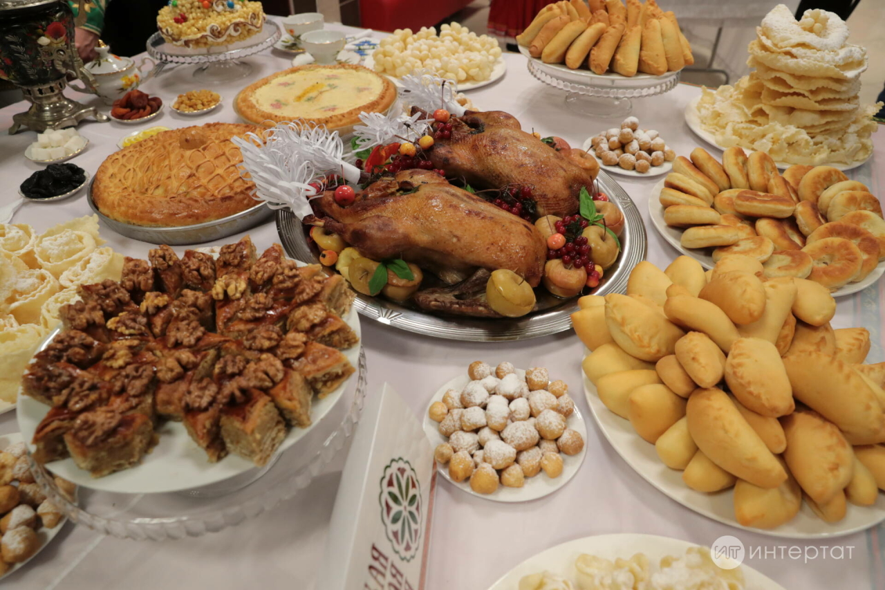 «Лайласыз, 4 килодан артмый, тиресе чиста». Яңа ел табынына каз сайлау һәм пешерү серләре