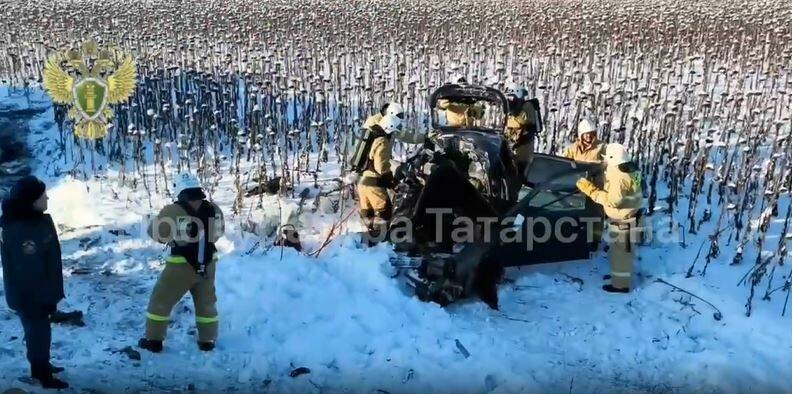 Татарстанда «Лада» йөк машинасына бәрелгән, ике кеше һәлак булган