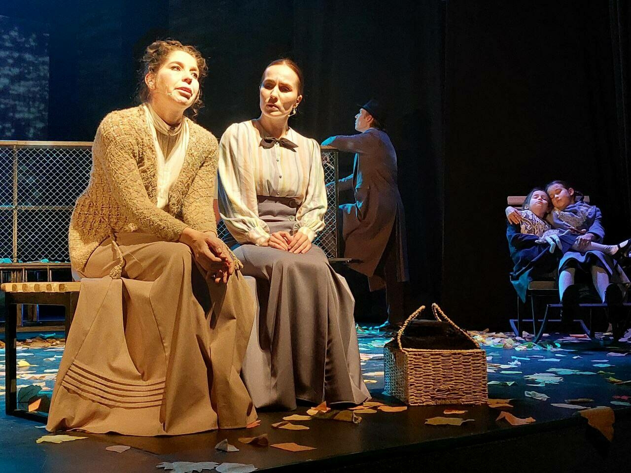 Түбән Кама театрында премьера – «Көз»: ике хатын язмышы... турында гына түгел