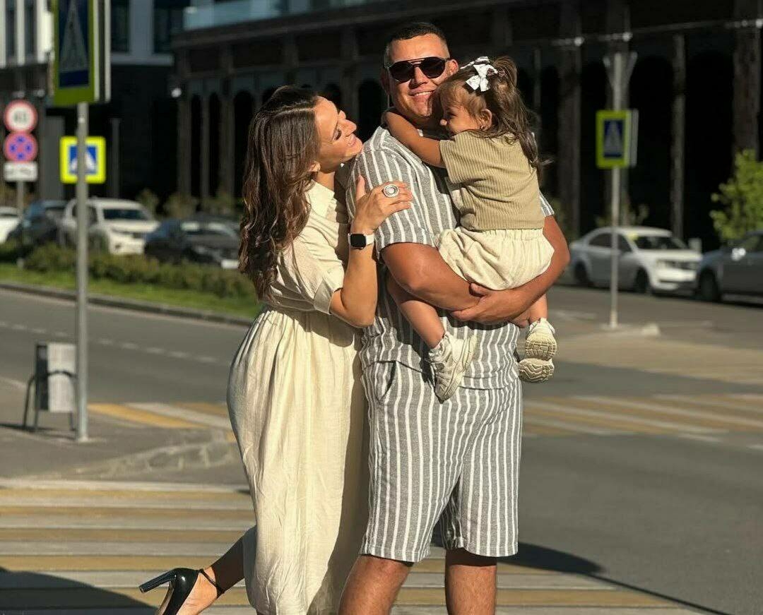 Алмаз Мирзаянов кызларына исем сайлау турында: «Туарга ике атна кала бер хәл булды...»