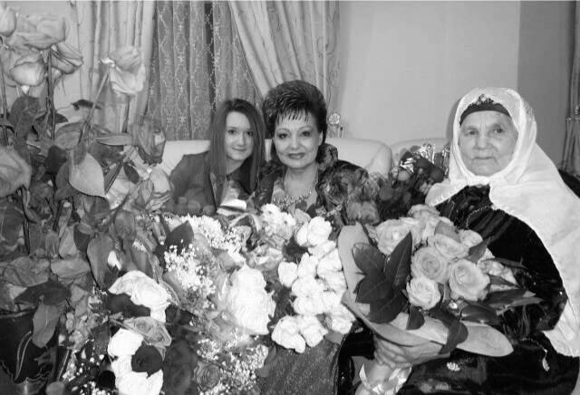 Җырчы Хәния Фәрхинең әнисе вафат