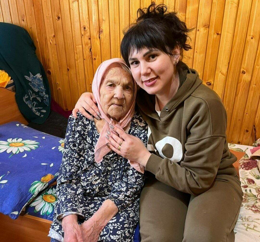 Хәния Фәрхинең әнисе турында оныгы: «Кайтып күрми ышанмыйм, картыем...»