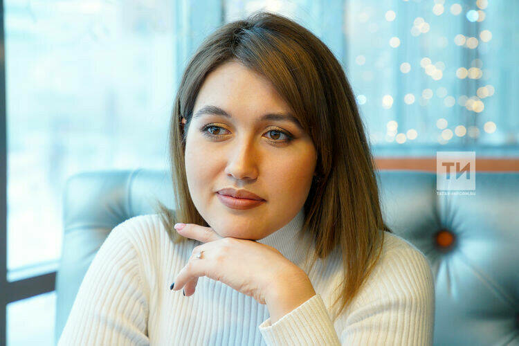 «Ярым син»: Зәринә Хәсәншинаның өр-яңа иҗат җимеше