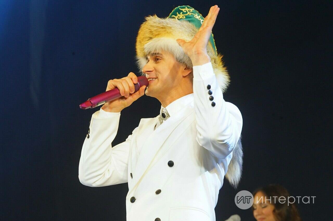 Ришат Төхвәтуллин татар эстрадасында кемнәр белән аралашмавын әйтте