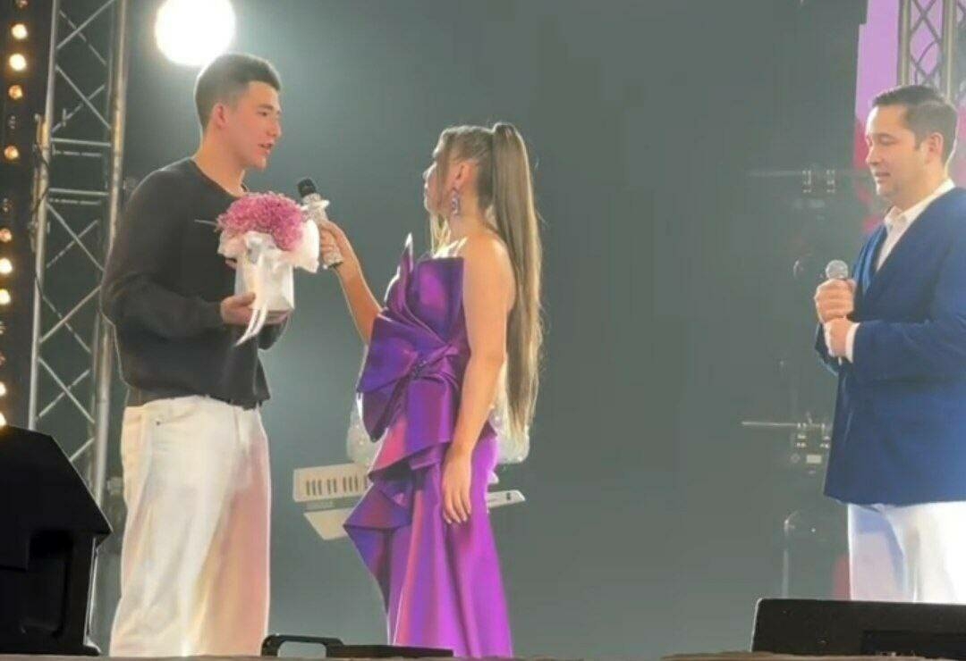 «Кияү килгән» – Гүзәл Уразова һәм Илдар Хәкимовның кызы Эллариның кулын сораганнар