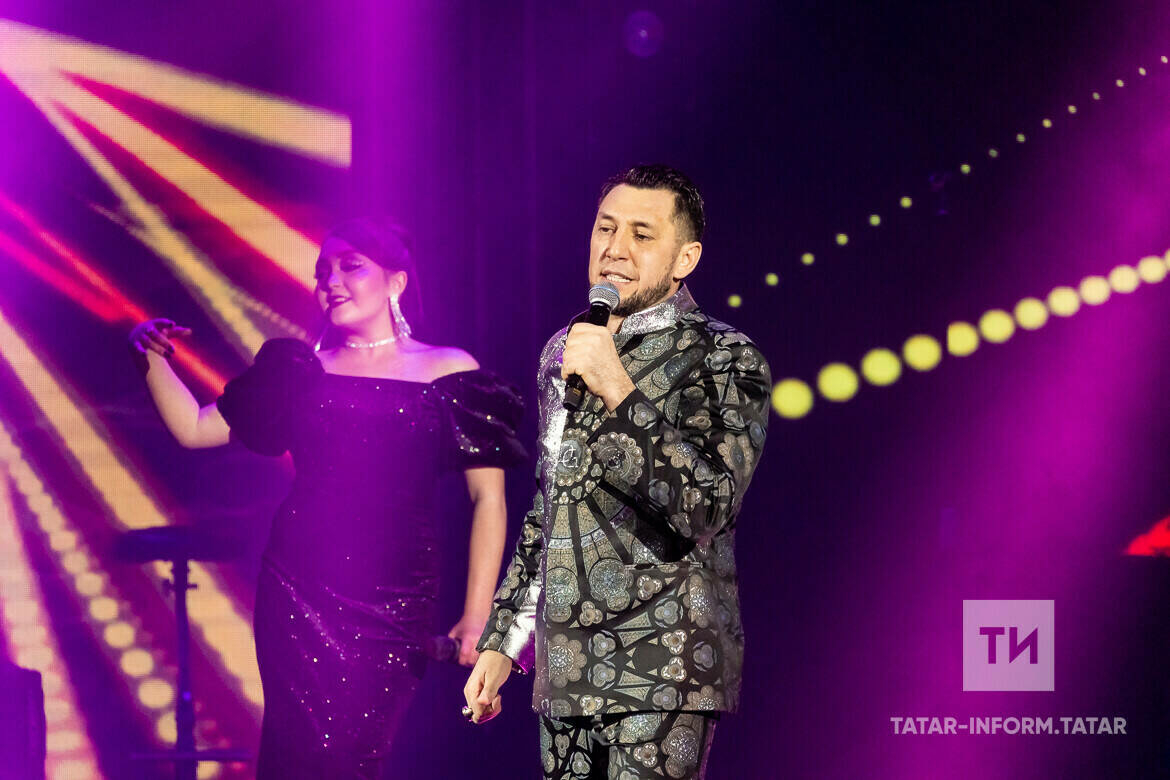 Фирдүс Тямаевның нәни тамашачысы урындыкка басып бии – видео