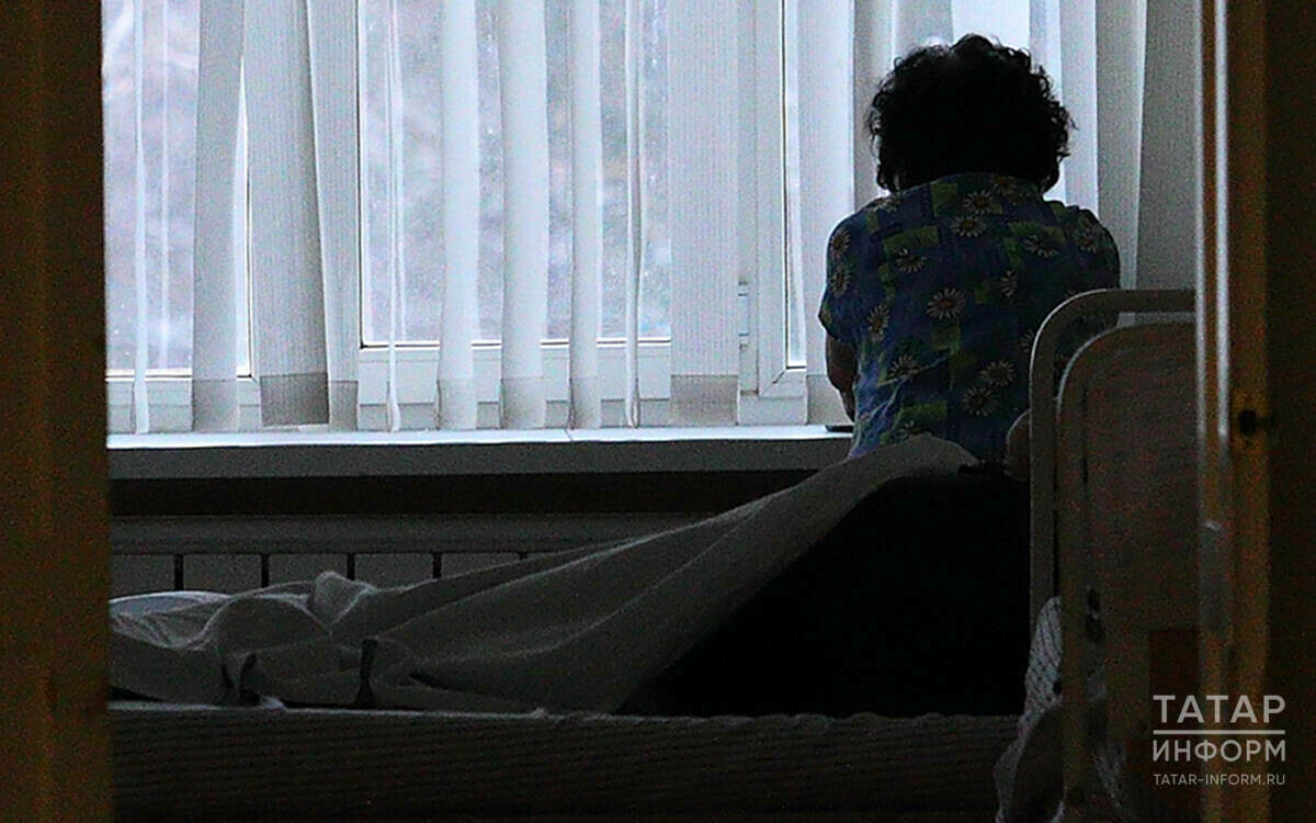 «Ис сизү бозылу, йокысызлык, эч кибү»: элек картлар авыруы иде, хәзер яшьләрдә дә очрый