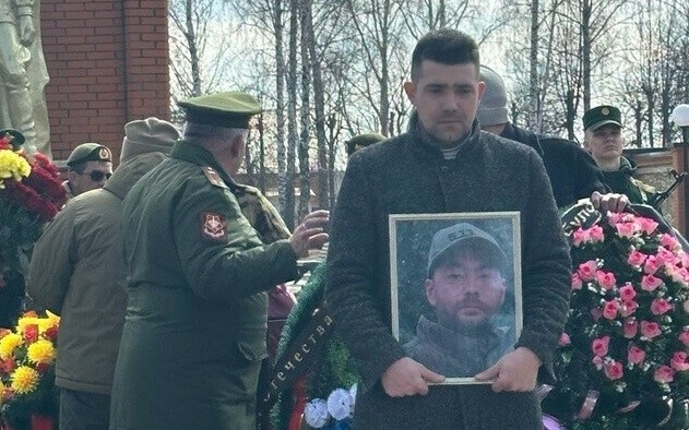 «Ятим ике сабый...»: Рүзәл Минһаҗевның бергә уйнап үскән дусты махсус операциядә һәлак