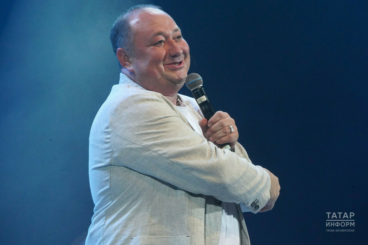 Вадим Захаров Салават Фәтхетдиновның репертуарындагы «Шәфкать туташы» җырын яңарткан